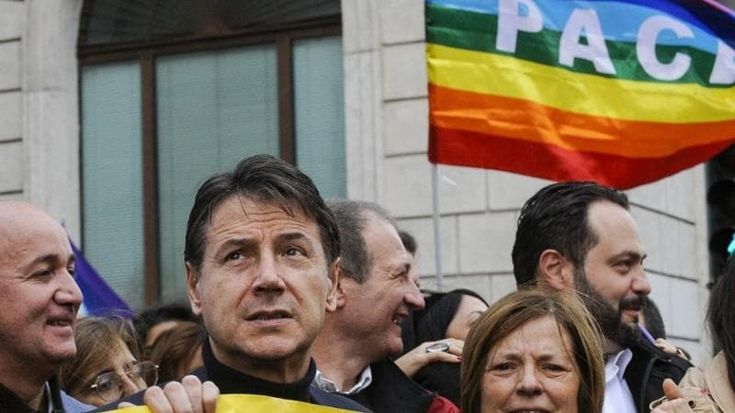 Convention giallo-rossa contro la guerra: “Sull’Ucraina l’Ue sbaglia”. Conte: “Difficile che dopo Putin ci sia un campione di democrazia”