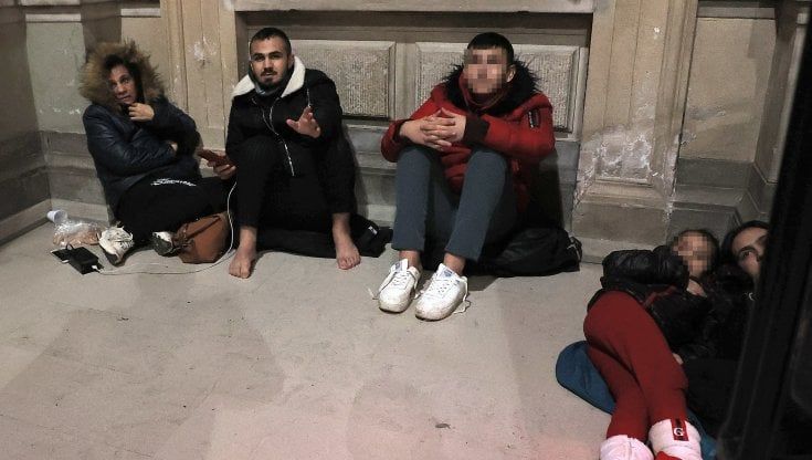 Trieste, almeno 200 profughi dormono all'addiaccio in centro, tra rifiuti e topi