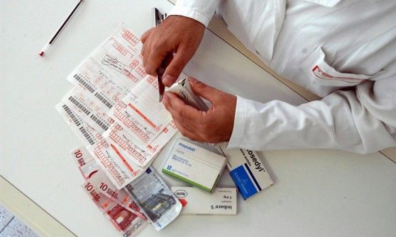 Assistenza a domicilio, la truffa dei pazienti fantasma: indagati 29 medici