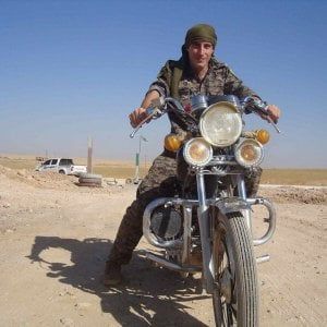 Rientra a Torino il "foreign fighter" anti-Isis Davide Grasso: "Sono tornato dalla Siria"