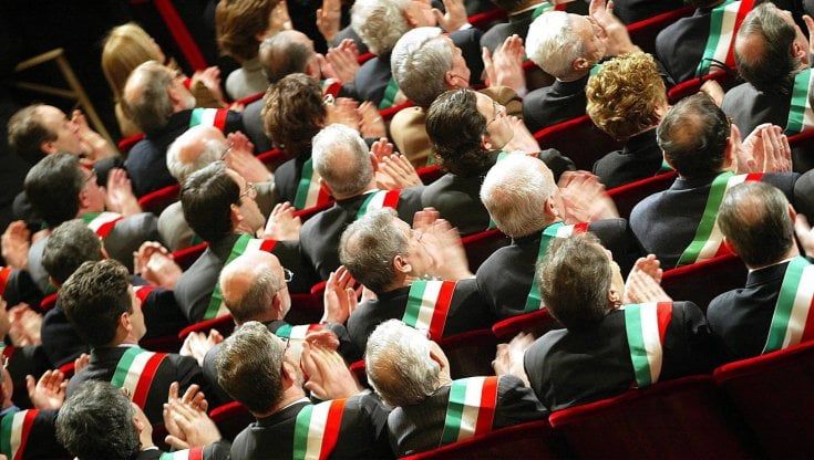 Più indennità per tutti: raddoppiano i gettoni di sindaci e consiglieri