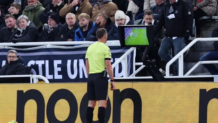 Il Var raddoppia: la Fifa pronta a usarlo anche per i calci d'angolo