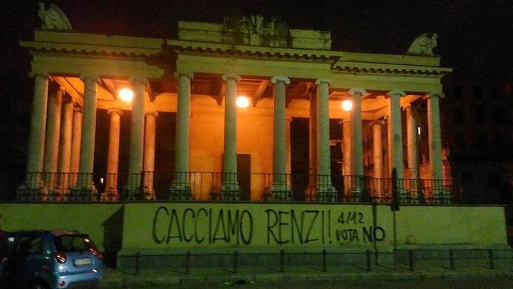 Vandalizzato ancora il palchetto della musica, stavolta con un attacco a Renzi