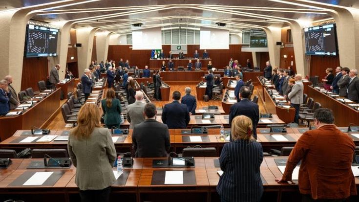 Vitalizi ai consiglieri, stop dei tecnici della Regione: “Manca la copertura”