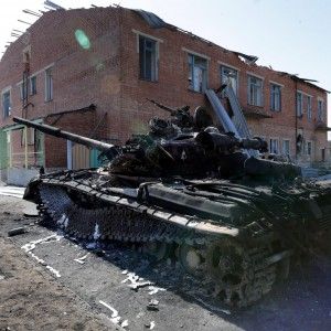 Ucraina: Ue adotta nuove sanzioni, ma rinvia applicazione. Medvedev: "Limiteremo traffico aereo"