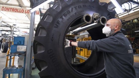 Istat, crollo degli occupati ad aprile: -274 mila in un solo mese