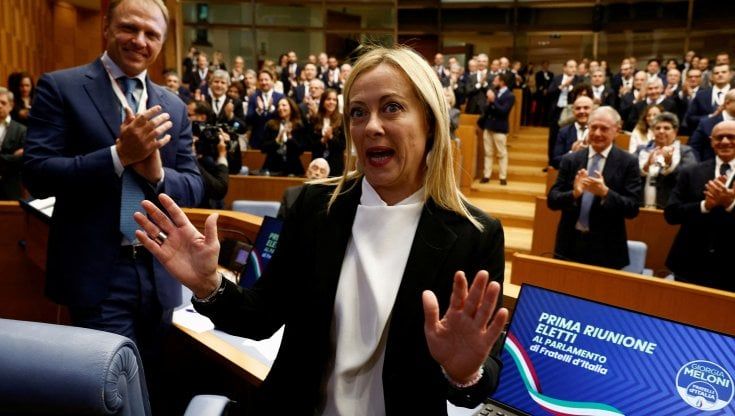 Meloni, la prima premier donna vuole spacchettare il ministero alle Pari Opportunità e Famiglia
