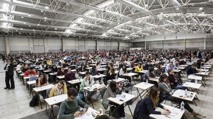 Il governatore Bonaccini e gli studenti chiedono di rivedere il numero chiuso a Medicina. I rettori frenano: “Il sistema va bene, la qualità dei medici è alta”