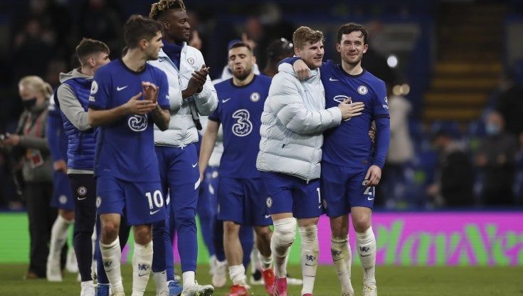Premier, il Chelsea batte il Leicester e lo scavalca al terzo posto. Roy Hodgson lascia dopo 45 anni