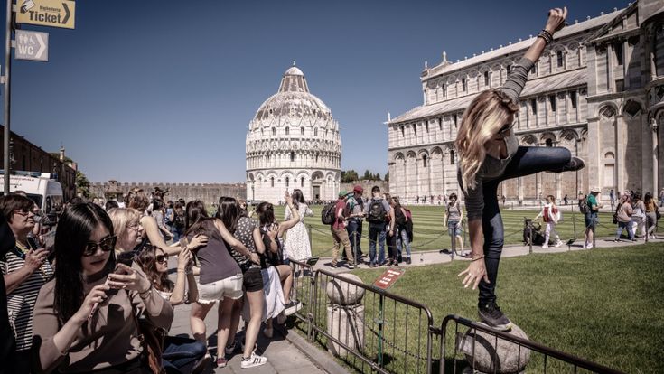A Pisa la Torre pende. Ma non a sinistra