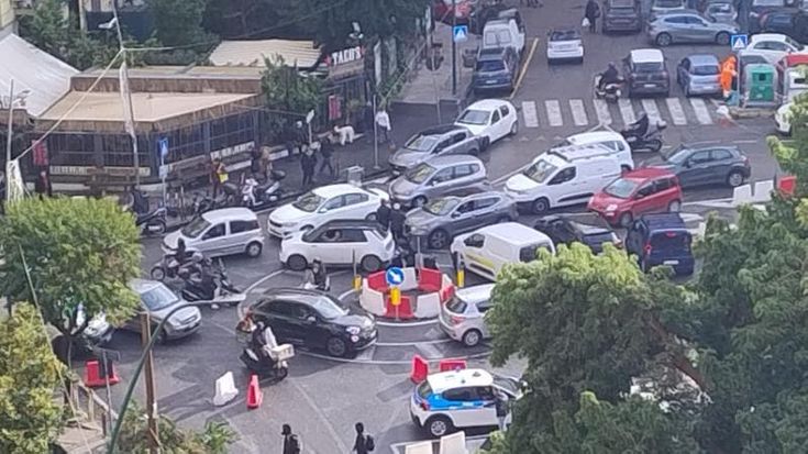 Napoli, automobilista muore per malore: traffico in tilt. L’Asl: “Nessun ritardo nei soccorsi”
