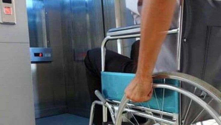 Genova, prigioniera al Biscione per colpa di 24 gradini e un ascensore stretto