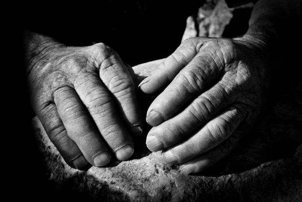 La storia dei contadini siciliani raccontata dalle loro mani
