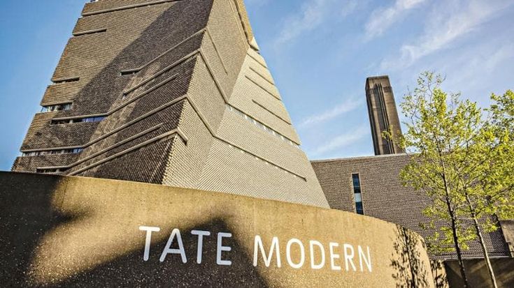 La Tate Modern di Londra compie 25 anni. La direttrice: “Resterà ribelle e antisovranista”