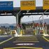 Passa per 167 volte a scrocco al Telepass accodandosi ad altre auto: condannato a 4 mesi