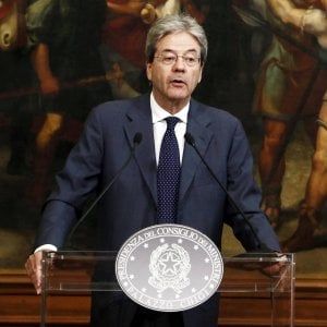 Elezioni in autunno, no a proporzionale da 31 senatori Pd. Gentiloni: "Governo mantiene impegni"