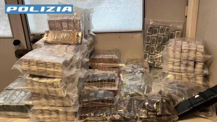 Cesate, sorpresi dalla polizia mentre spostano in auto 190 kg di droga: due arresti per spaccio