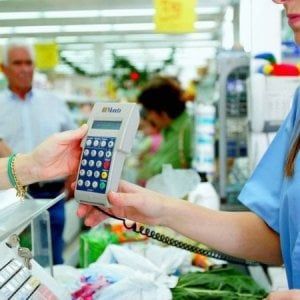 Antitrust ribadisce: vietate le commissioni sui pagamenti con carta di credito