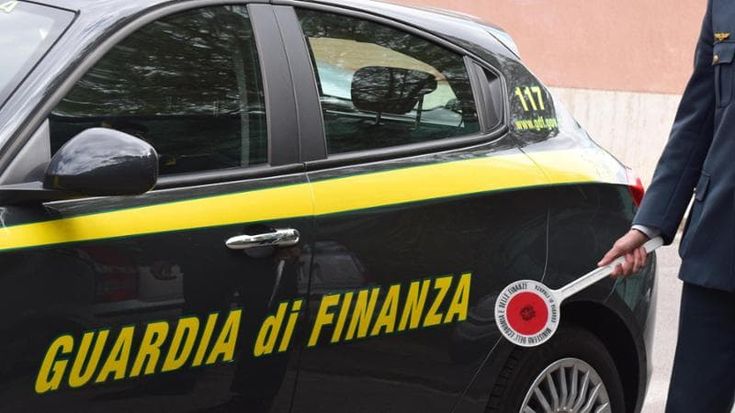 Fatture false per 22 milioni in azienda di ricambi auto, a Bari cinque denunce. Sequestrati 2,7 mln