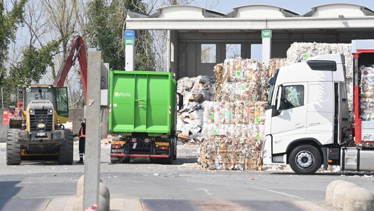 Mohamed, morto nel cassonetto, rifugio impossibile nella città fragile che dimentica in fretta