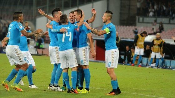 Champions magica, il Napoli si scatena con il Benfica e segnano in tre 