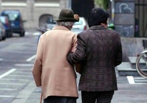 Torna la polizza per gli anziani,<br />500 euro se la pensione viene rubata