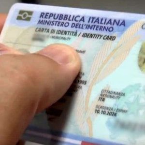 Carta d’identità elettronica, partenza flop: 450 comuni ancora non la rilasciano