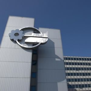 Mediaset in picchiata dopo le mosse di Berlusconi: per vendere il 7,79% plusvalenza da 277 mln
