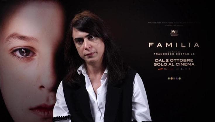 'Familia', a Venezia 81 il doloroso film di Francesco Costabile: “Troppe storie di violenza alle donne ridotti a mera statistica. Dietro i numeri ci sono vite, madri, figli. Questo film è per loro”