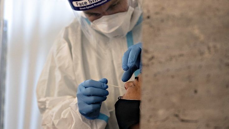 Coronavirus Lazio, 2.866 i nuovi casi, a Roma 1.305.  80 i decessi, mai così tanti. L'assessore alla Sanità: "Restare in zona gialla non è scontato" 
