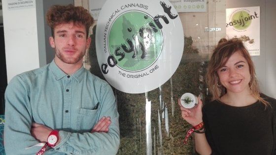 Boom della marijuana legale, scoppia la guerra della canapa: "Prodotti scadenti". Easyjoint: "Quereliamo"