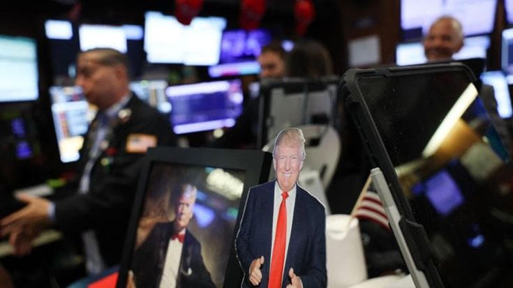 Trump prima dell’incontro con Putin: “Nuovi dazi su chip e acciaio dalla prossima settimana”