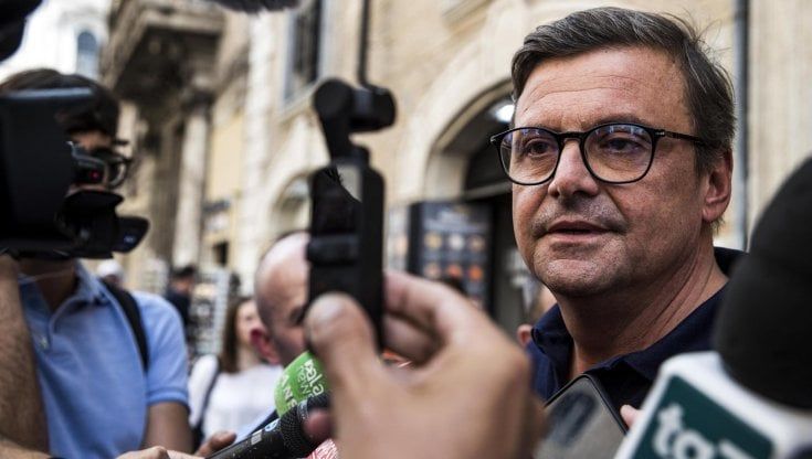 Calenda a Meloni: “Quella fiamma nel simbolo ti isolerà in Europa”. E Rachele Mussolini, a sorpresa: "Io l'avrei tolta"