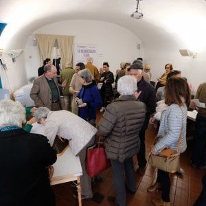 Primarie Pd, il trionfo di Renzi, ma Orlando tiene