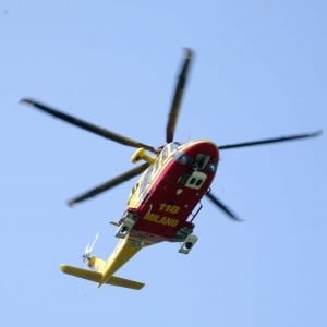 Milano, in bicicletta cade nel Naviglio: trentenne ricoverato in fin di vita a Bergamo