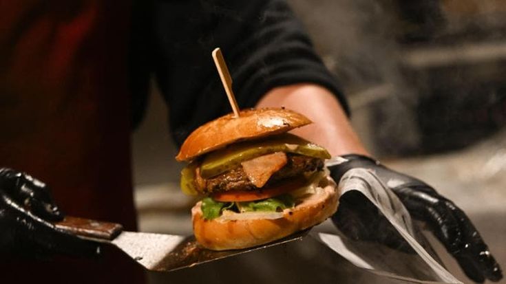 “I turni al fast food per 1.200 euro al mese, ma con tre figli non si può: mi sono licenziata”