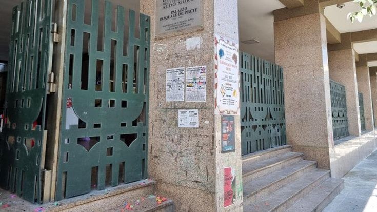 Giurisprudenza non a misura di disabili, l’appello degli studenti: “Rampe e bagni siano accessibili”