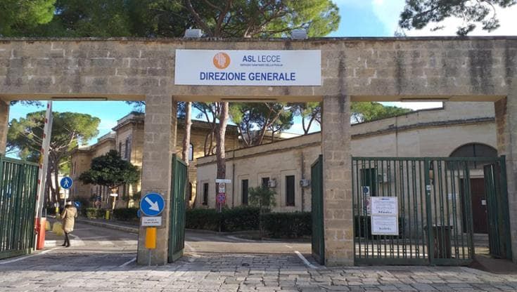 Licenziato dalla Asl di Brindisi per giusta causa, assunto a Lecce. “Firma atti con un altro nome”