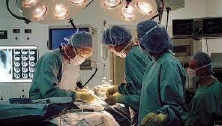 Fin da bimbo soffriva di intossicazione cronica, sedici ore di trapianto impossibile gli salvano la vita