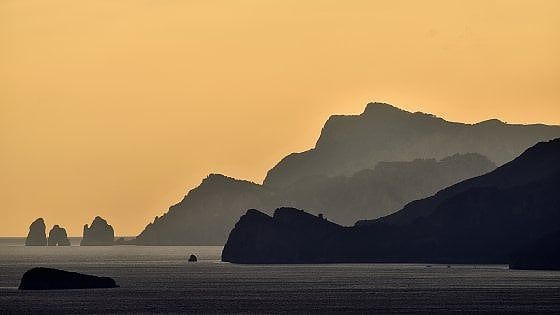 Vacanze, gli italiani abbandonano le mete a rischio. E restano in patria