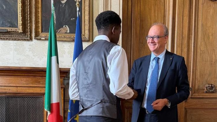 Valditara premia lo studente congolese che ha salvato la prof di Centocelle dall’accoltellatore