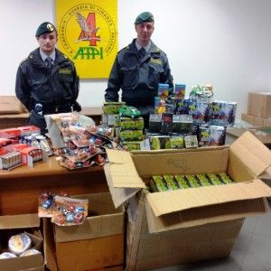 Merce contraffatta <br />scoperto deposito <br />con 27 mila articoli