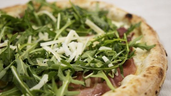 Avere 113 anni e non sentirli: l'eleganza di Umberto e della sua pizza