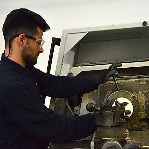 Crolla l'industria italiana: a marzo la peggior frenata dal 2013