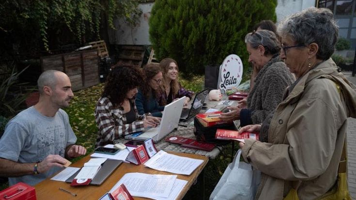 Biblioteca degli oggetti, dalle pinne alla fascia porta bebè: “Prestiti contro la febbre d’acquisto”