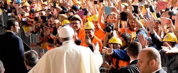 Il Papa all'Ilva: "Il buon imprenditore è prima di tutto un lavoratore, non è uno speculatore"