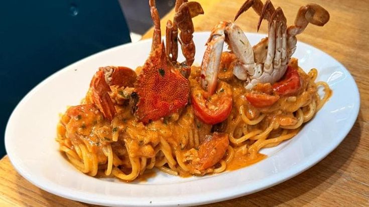Granchio blu e pasta rossa: così si combatte l'invasore dei mari