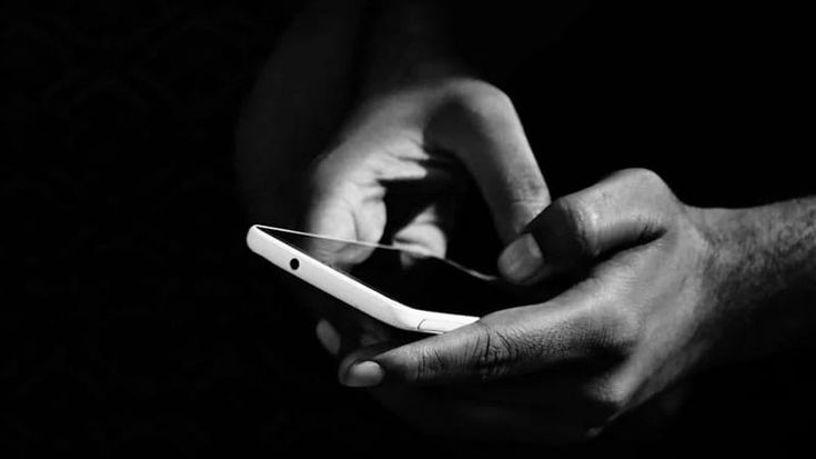 Siti porno, come comunicare l’età: documento, carta di credito, email, selfie o prova pubblica