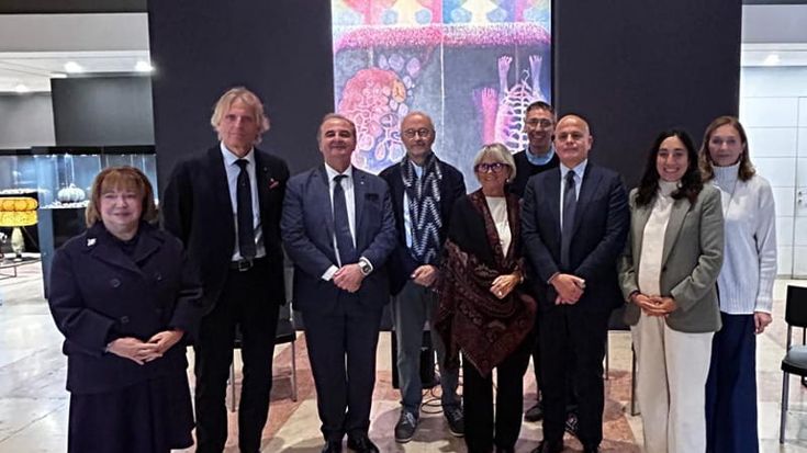 Apart, il fascino del moderno conquista la feria dell’antiquariato