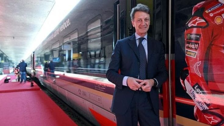 Disservizi Trenitalia, traballa l’ad: FdI punta su un’amica di Arianna Meloni